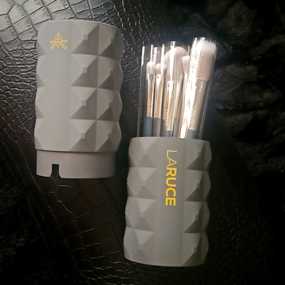 LARUCE brush Set & Travel Holder